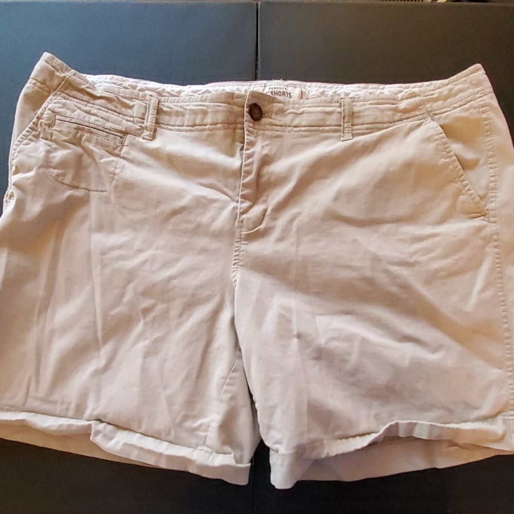 Old Navy Perfect Khaki Shorts